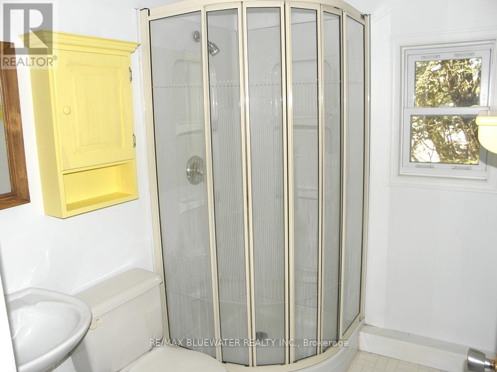 6493 West Parkway Drive, Lambton Shores, Ontario  N0N 1J2 - Photo 24 - X12092843