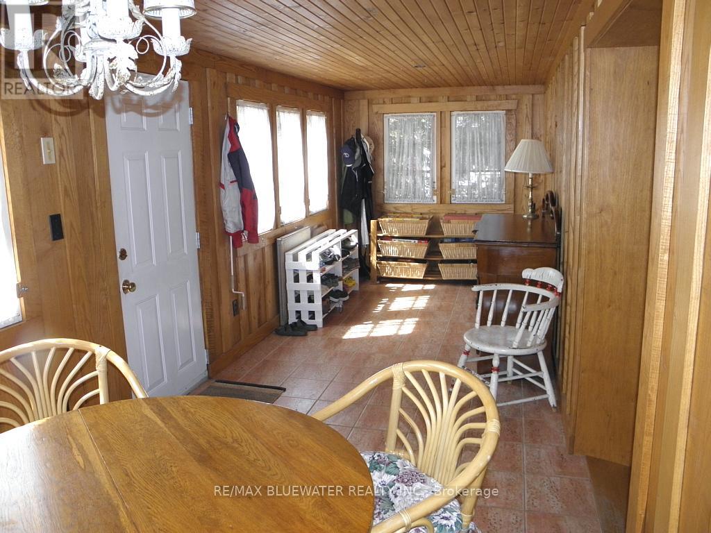 6493 West Parkway Drive, Lambton Shores, Ontario  N0N 1J2 - Photo 22 - X12092843