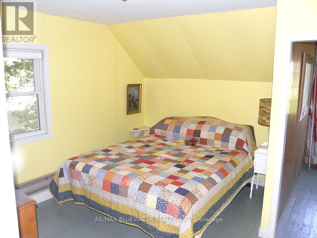 6493 West Parkway Drive, Lambton Shores, Ontario  N0N 1J2 - Photo 28 - X12092843