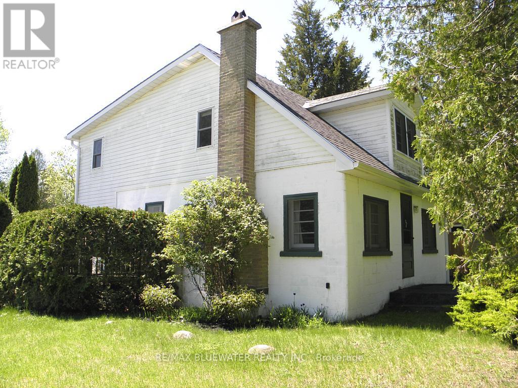 6493 West Parkway Drive, Lambton Shores, Ontario  N0N 1J2 - Photo 3 - X12092843