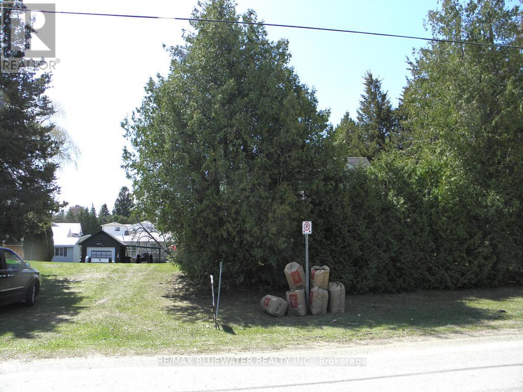 6493 West Parkway Drive, Lambton Shores, Ontario  N0N 1J2 - Photo 5 - X12092843