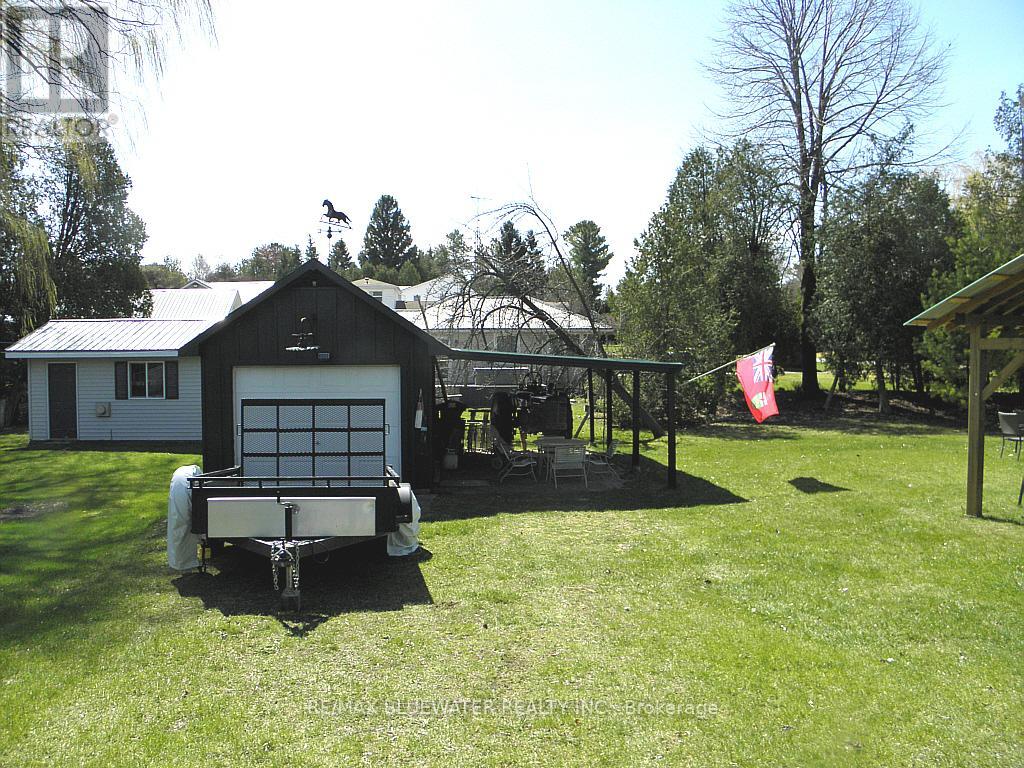 6493 West Parkway Drive, Lambton Shores, Ontario  N0N 1J2 - Photo 7 - X12092843