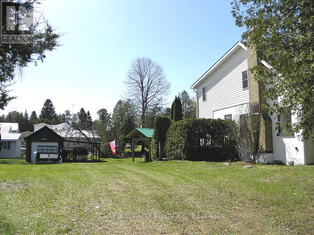 6493 West Parkway Drive, Lambton Shores, Ontario  N0N 1J2 - Photo 6 - X12092843