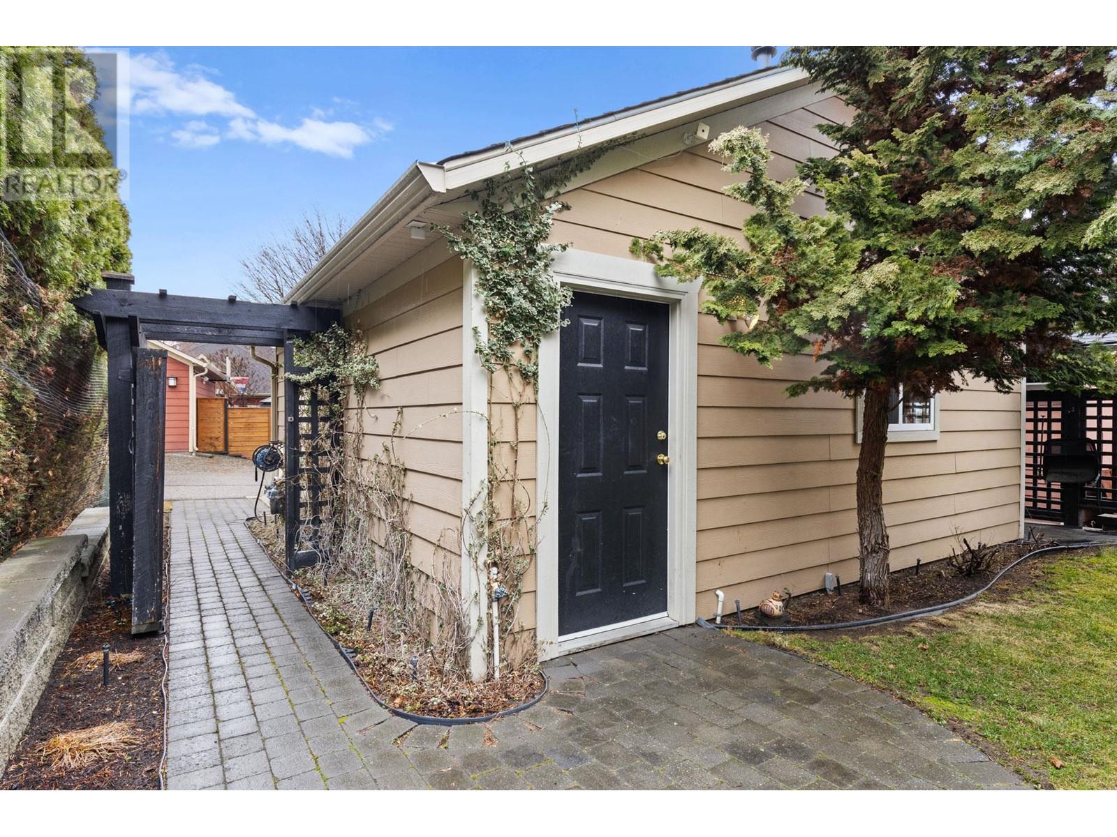 396 Mccarren Avenue, Kelowna, British Columbia  V1W 4W3 - Photo 31 - 10348387