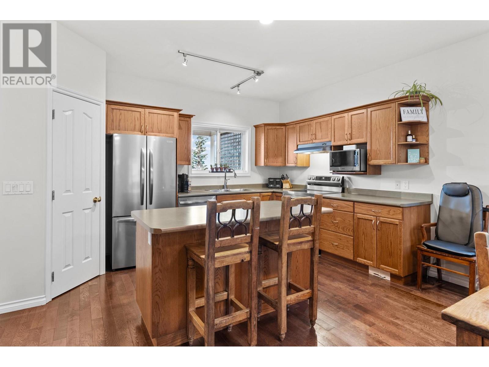 396 Mccarren Avenue, Kelowna, British Columbia  V1W 4W3 - Photo 6 - 10348387
