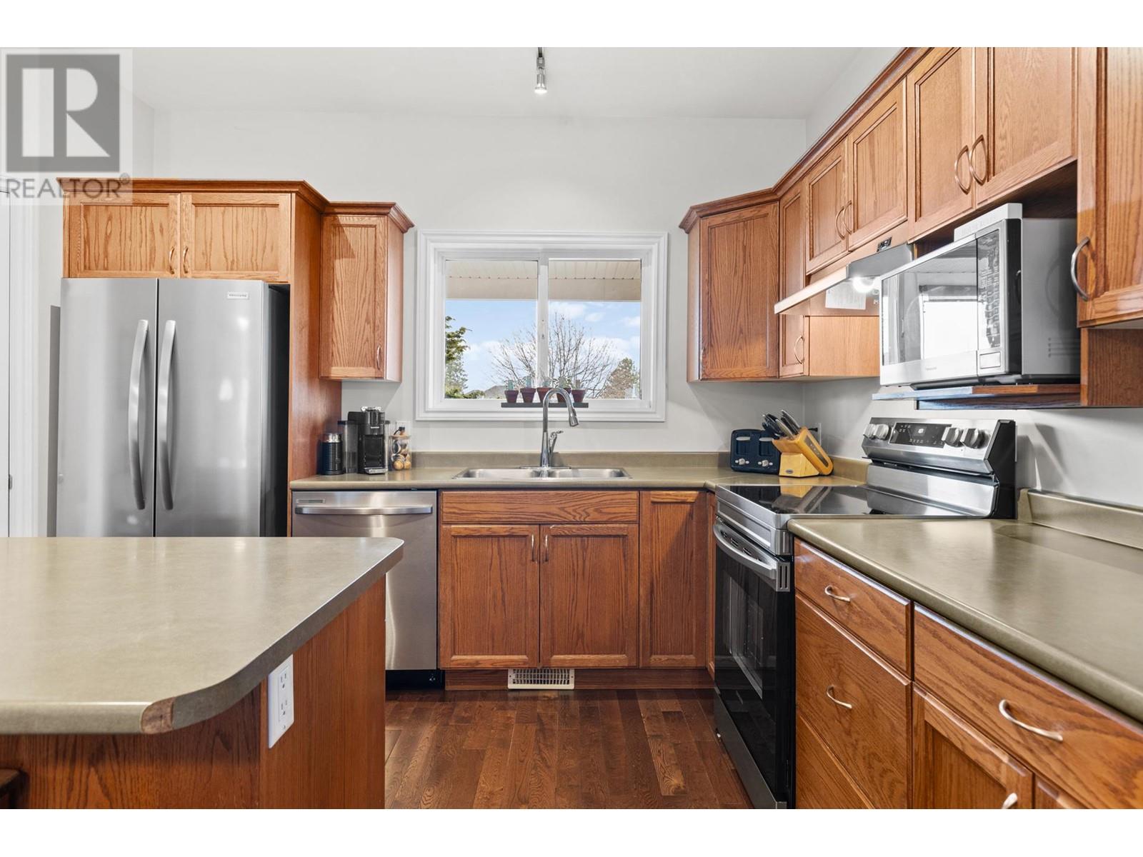 396 Mccarren Avenue, Kelowna, British Columbia  V1W 4W3 - Photo 8 - 10348387
