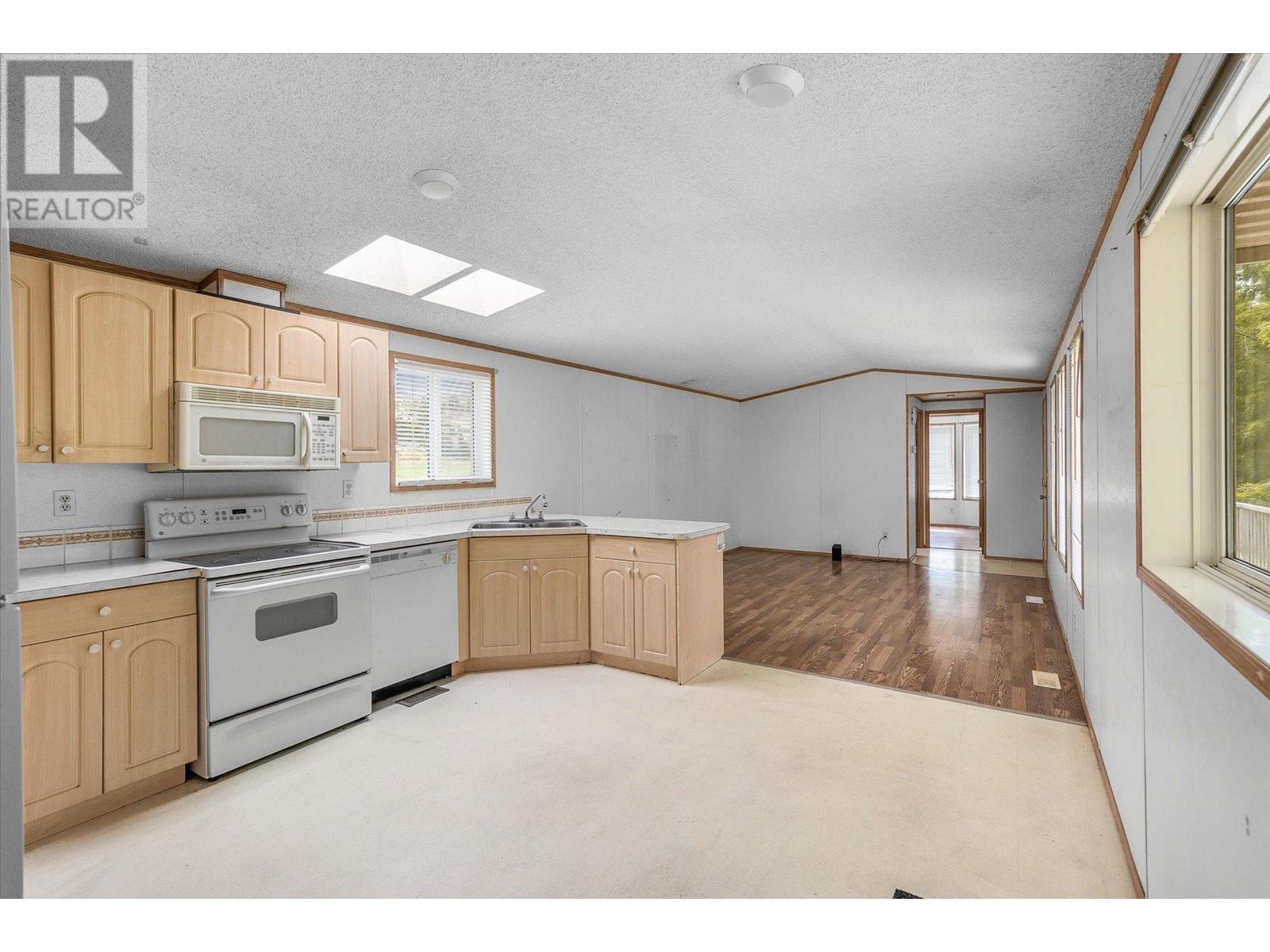 848 Webster Road, Kelowna, British Columbia  V1P 1C2 - Photo 33 - 10348386