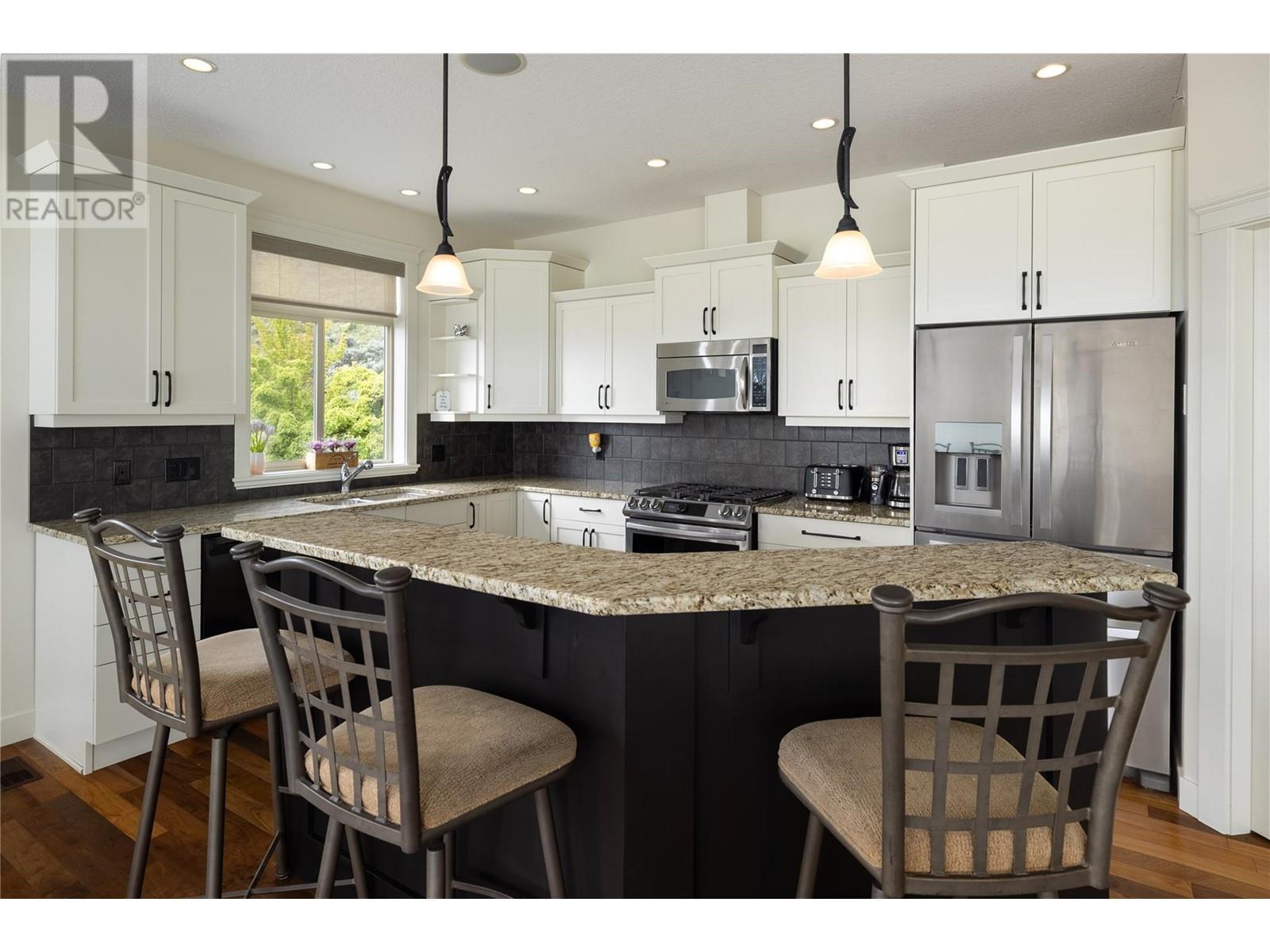 Property at 204 Harvest Court image 4