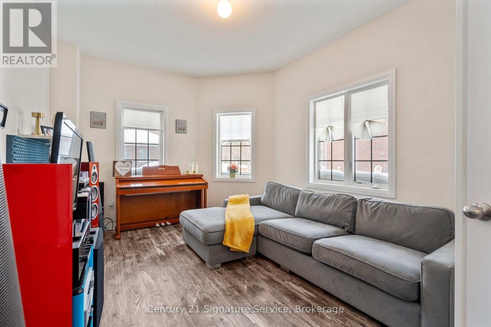 42 Bedford Estates Crescent, Barrie, Ontario  L4N 9K5 - Photo 6 - S12155204