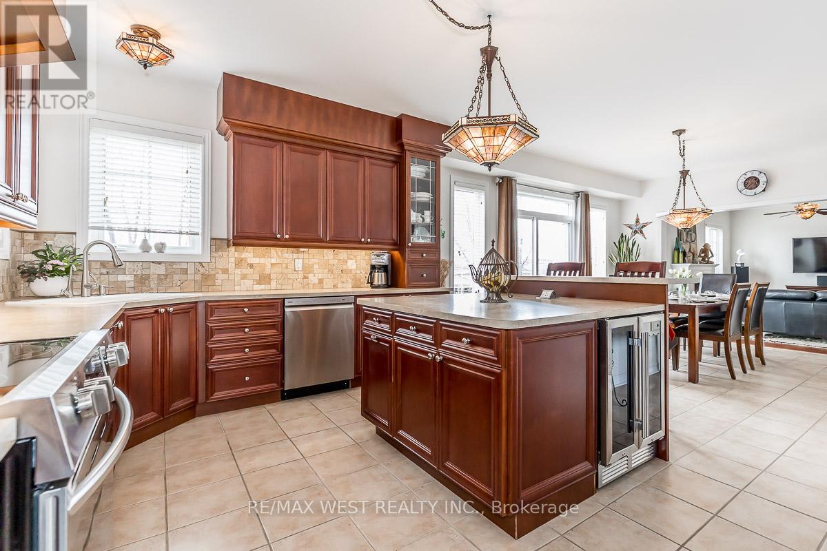 Property at 118 SUCCESSION CRESCENT image 5