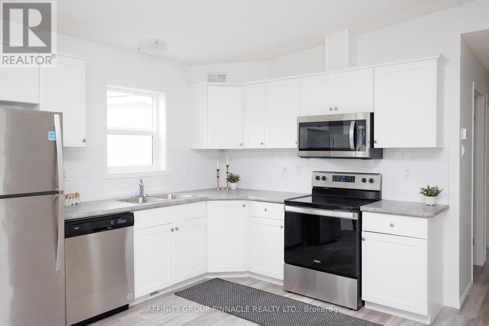 16 Park Street, Kawartha Lakes, Ontario  K9V 0H7 - Photo 17 - X12155415
