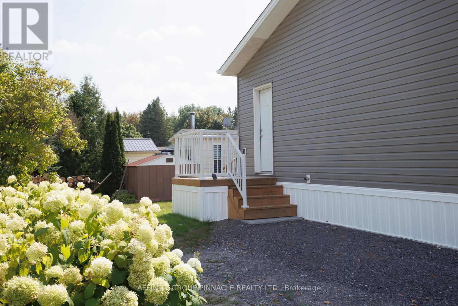 16 Park Street, Kawartha Lakes, Ontario  K9V 0H7 - Photo 4 - X12155415