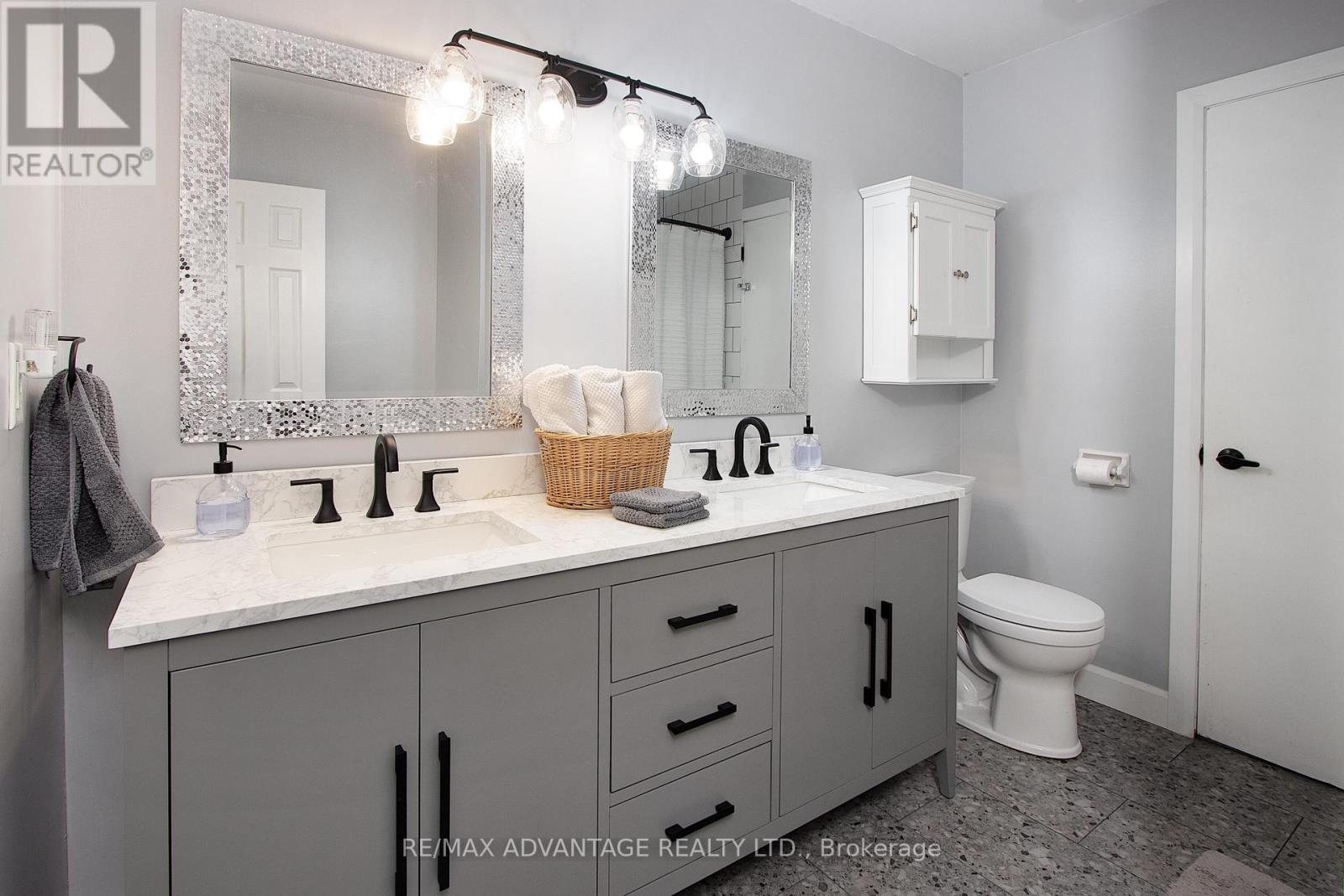 25 Winding Way Crescent, London North (North F), Ontario  N6G 3E8 - Photo 25 - X12155265
