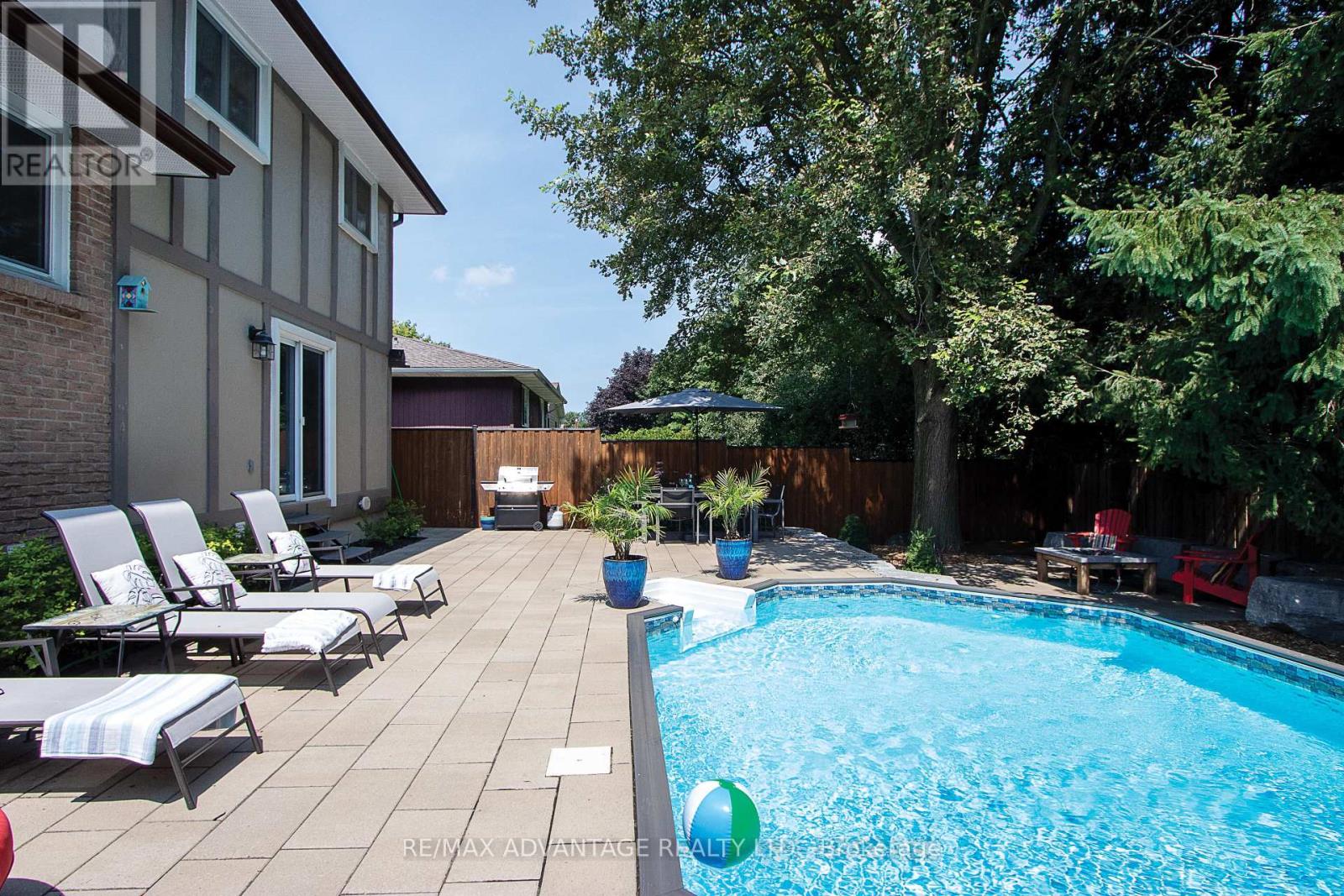 25 Winding Way Crescent, London North (North F), Ontario  N6G 3E8 - Photo 36 - X12155265