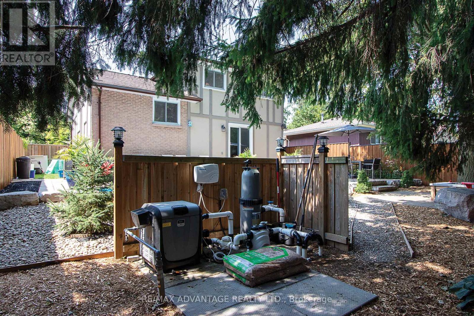 25 Winding Way Crescent, London North (North F), Ontario  N6G 3E8 - Photo 45 - X12155265