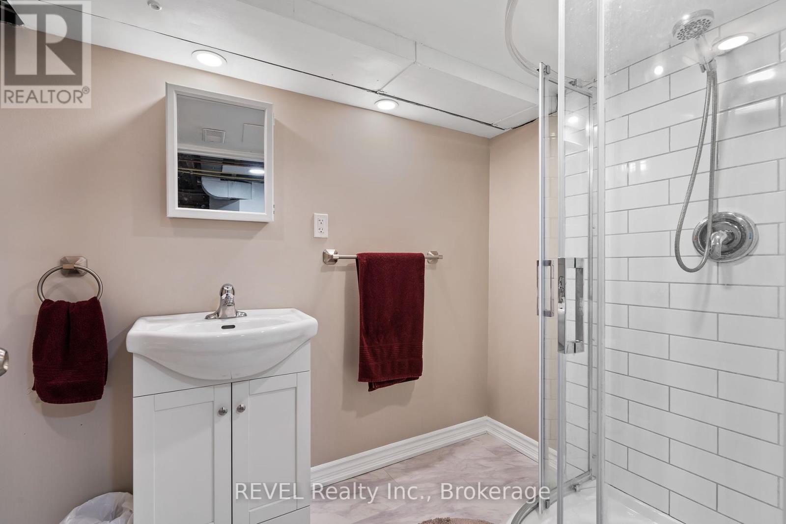 271 Linwell Road, St. Catharines (Vine/linwell), Ontario  L2N 1S6 - Photo 14 - X12122190
