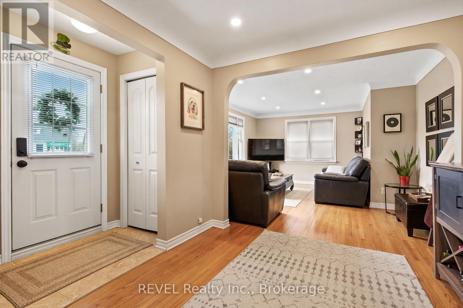 271 Linwell Road, St. Catharines (Vine/linwell), Ontario  L2N 1S6 - Photo 4 - X12122190