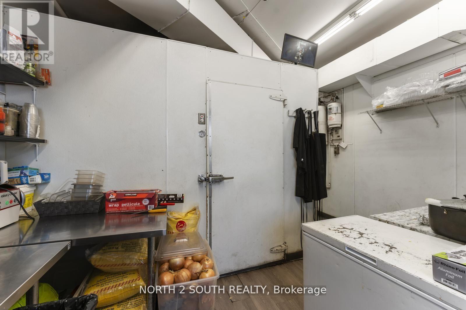 1176 The Queensway, Toronto, Ontario  M8Z 1R5 - Photo 16 - W12155178