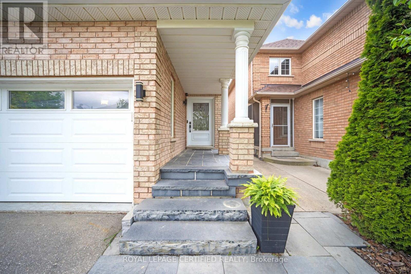 73 Headwater Road, Caledon (Bolton West), Ontario  L7E 2W4 - Photo 3 - W12155254