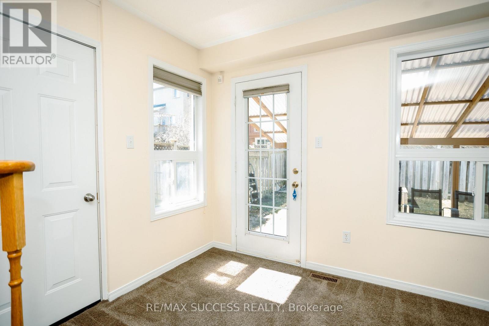 384 Flagstone Way, Newmarket, Ontario  L3X 2R3 - Photo 11 - N12092798