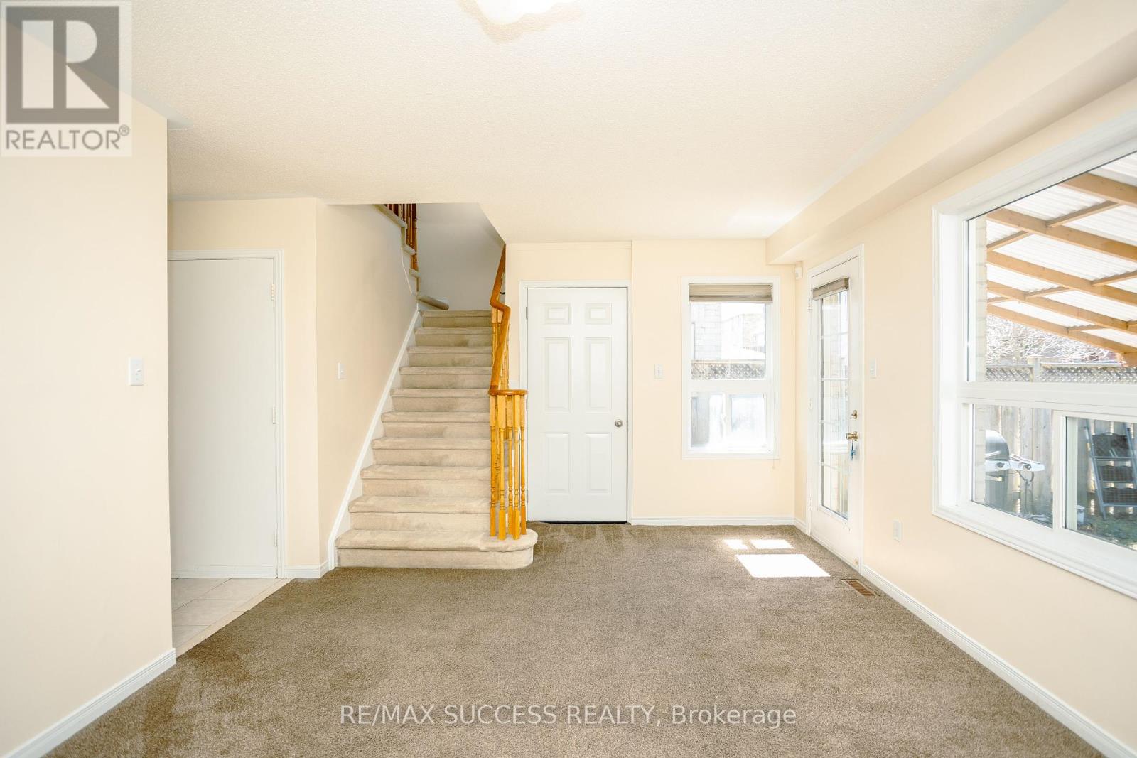 384 Flagstone Way, Newmarket, Ontario  L3X 2R3 - Photo 9 - N12092798