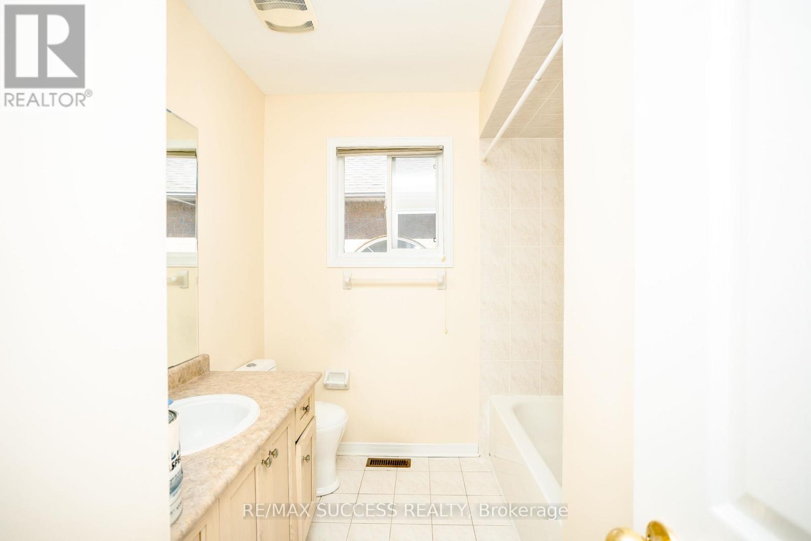 384 Flagstone Way, Newmarket, Ontario  L3X 2R3 - Photo 20 - N12092798