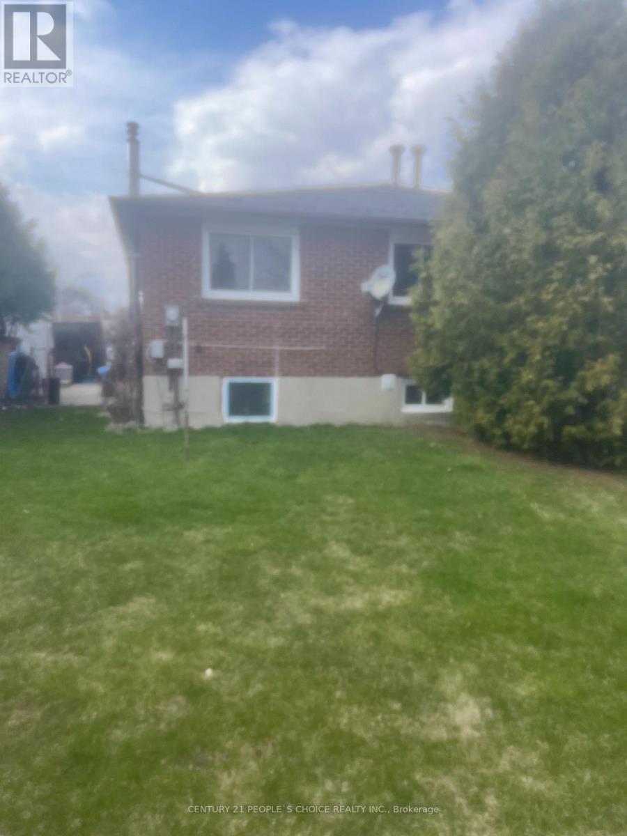 82 Earnscliffe Circle, Brampton, Ontario  L6T 2B2 - Photo 10 - W12121492