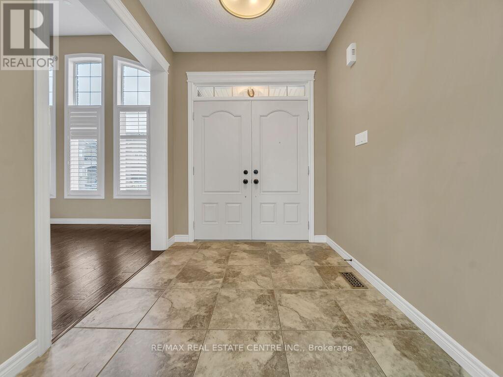 264 Evens Pond Crescent, Kitchener, Ontario  N2R 0B8 - Photo 4 - X12155180