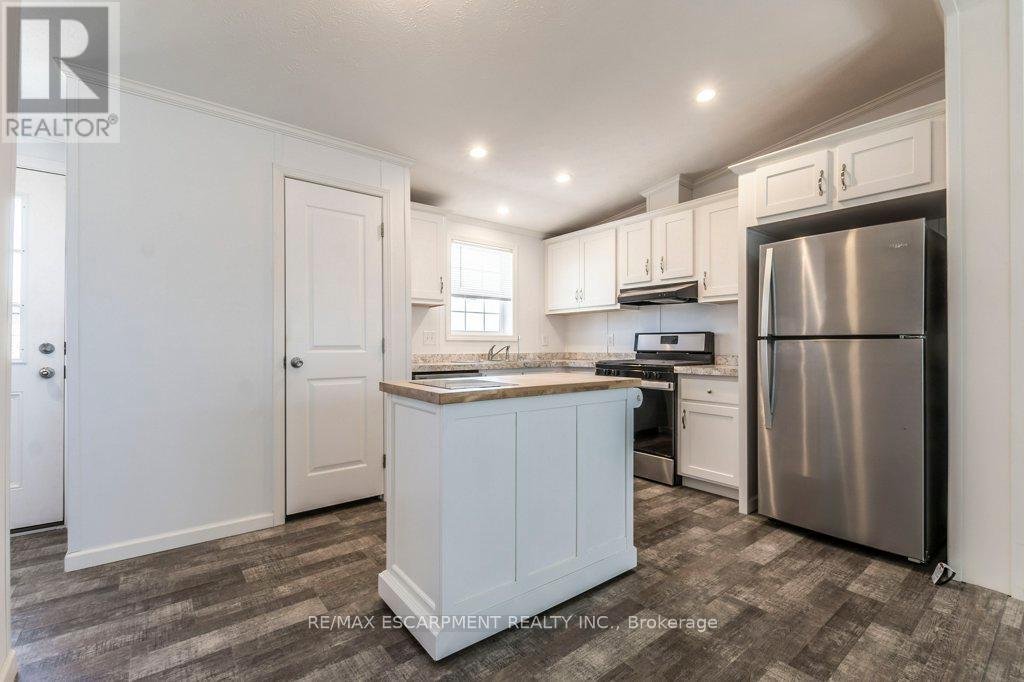 9 Hickory Hollow, Haldimand (Nanticoke), Ontario  N0A 1L0 - Photo 13 - X12155236