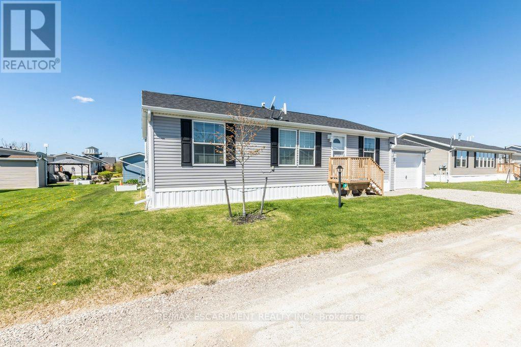 9 Hickory Hollow, Haldimand (Nanticoke), Ontario  N0A 1L0 - Photo 2 - X12155236