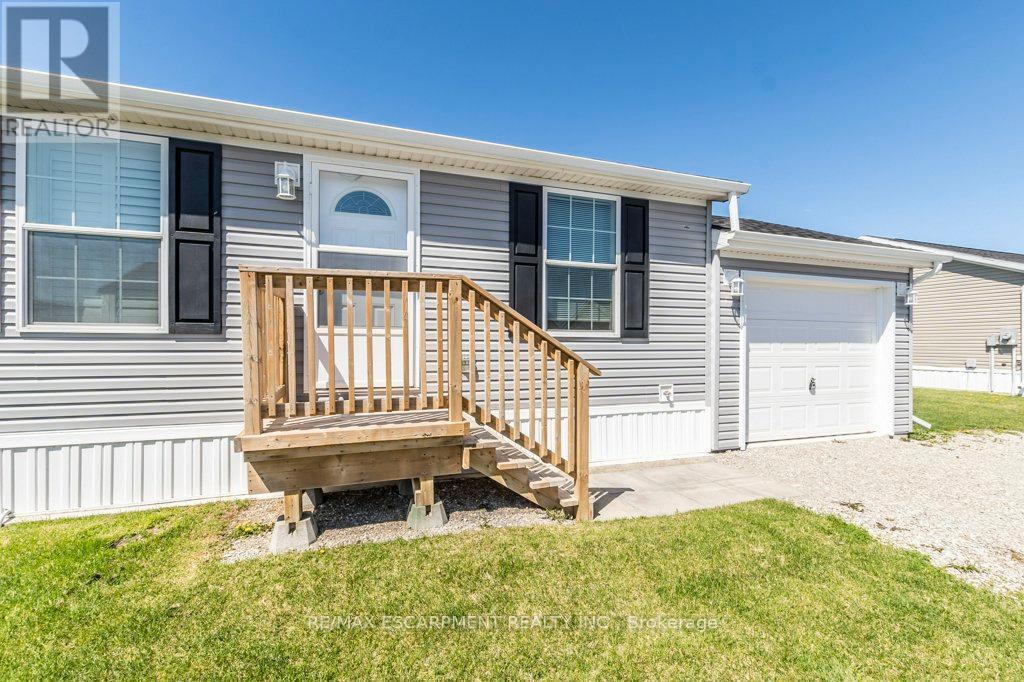 9 Hickory Hollow, Haldimand (Nanticoke), Ontario  N0A 1L0 - Photo 5 - X12155236
