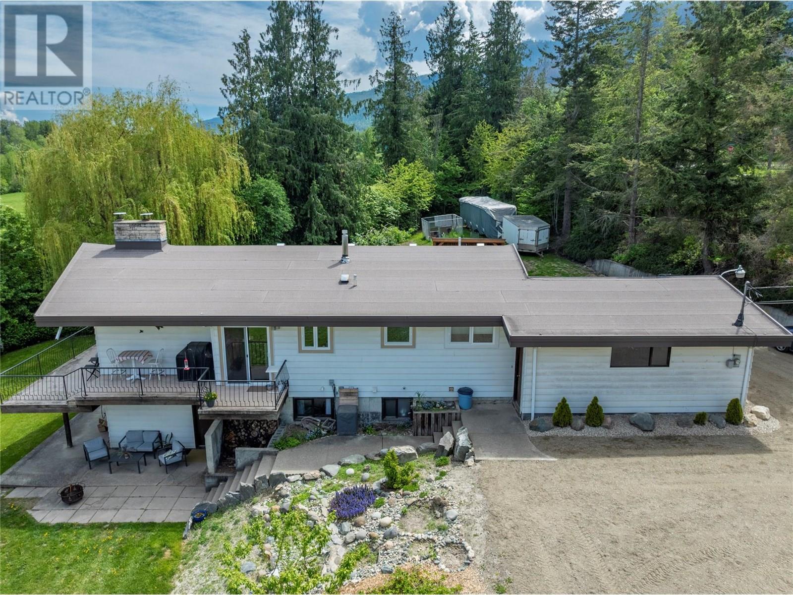 695 Waverly Park Frontage Road, Sorrento, British Columbia  V0E 2W0 - Photo 3 - 10345230