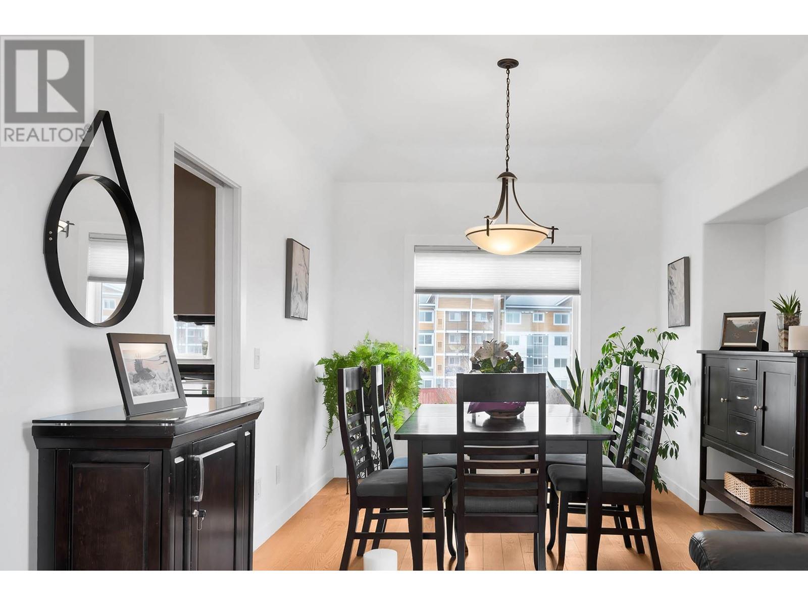 Property at 979 REGENT Crescent image 4