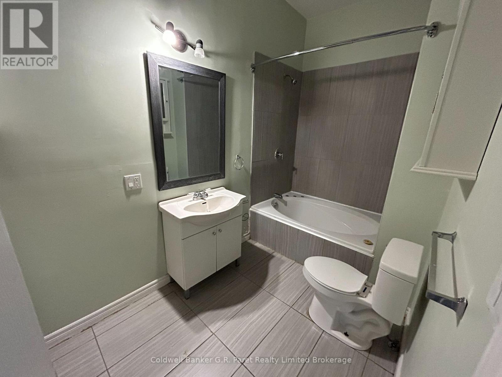68 Robinson Street, Norfolk, Ontario  N3Y 1W6 - Photo 2 - X12155391