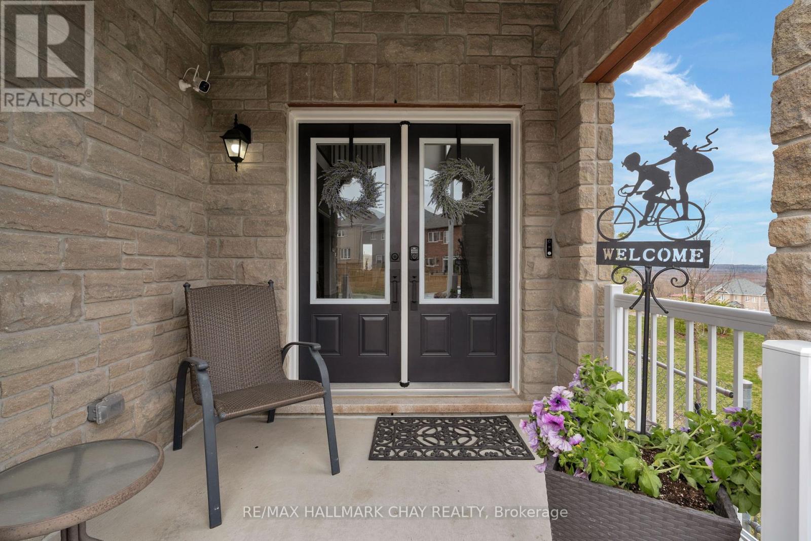 18 Cypress Point Street, Barrie, Ontario  L4N 6J9 - Photo 2 - S12152290