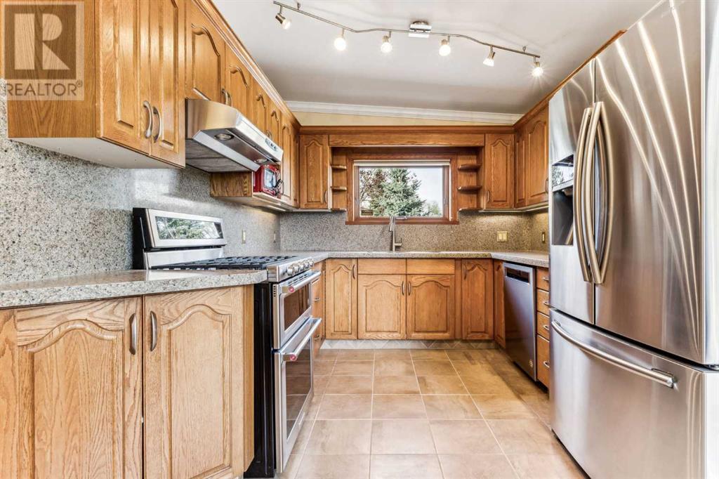 2427 Sovereign Crescent Sw, Calgary, Alberta  T3C 2M4 - Photo 8 - A2221393