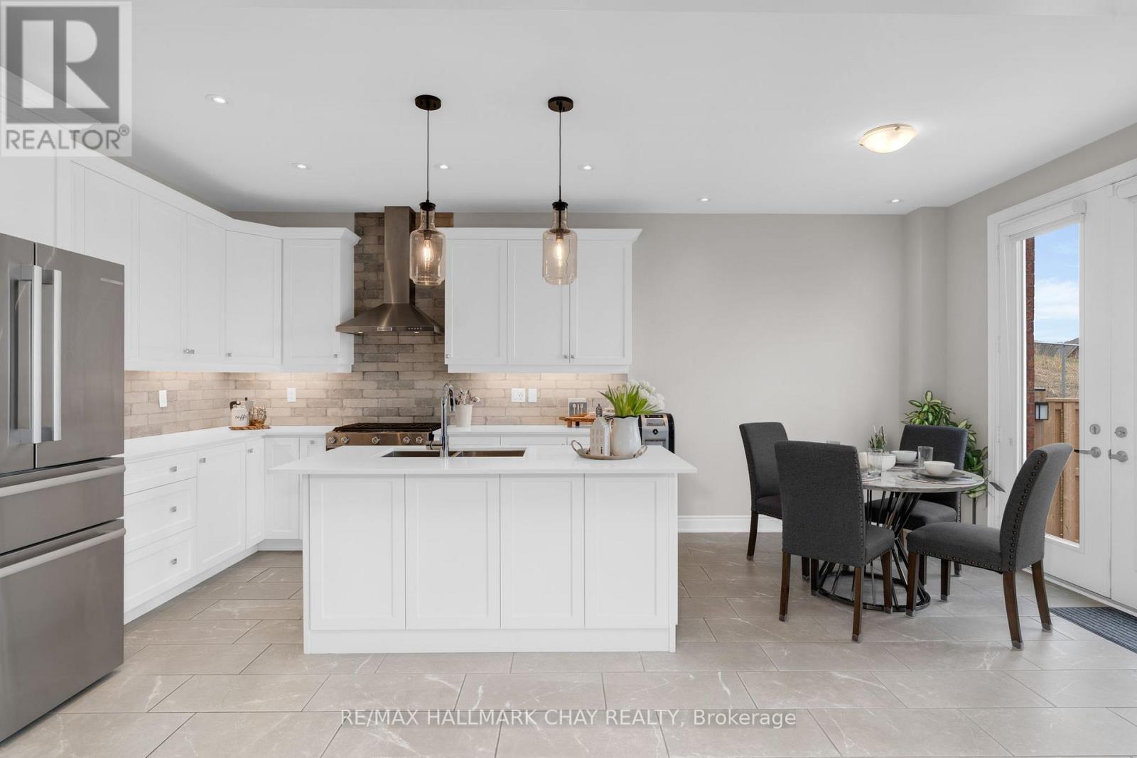 18 Cypress Point Street, Barrie, Ontario  L4N 6J9 - Photo 8 - S12152290