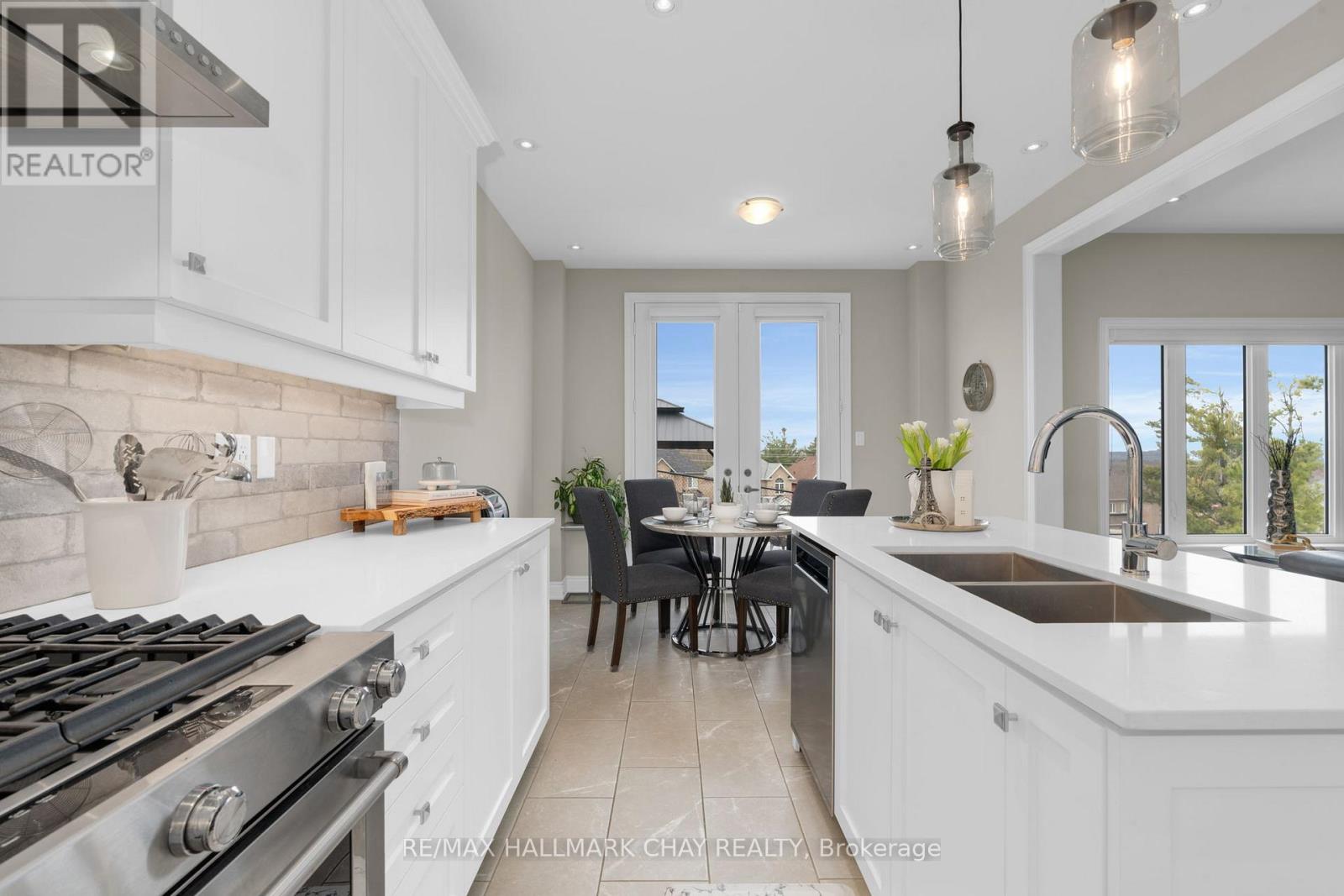 18 Cypress Point Street, Barrie, Ontario  L4N 6J9 - Photo 6 - S12152290