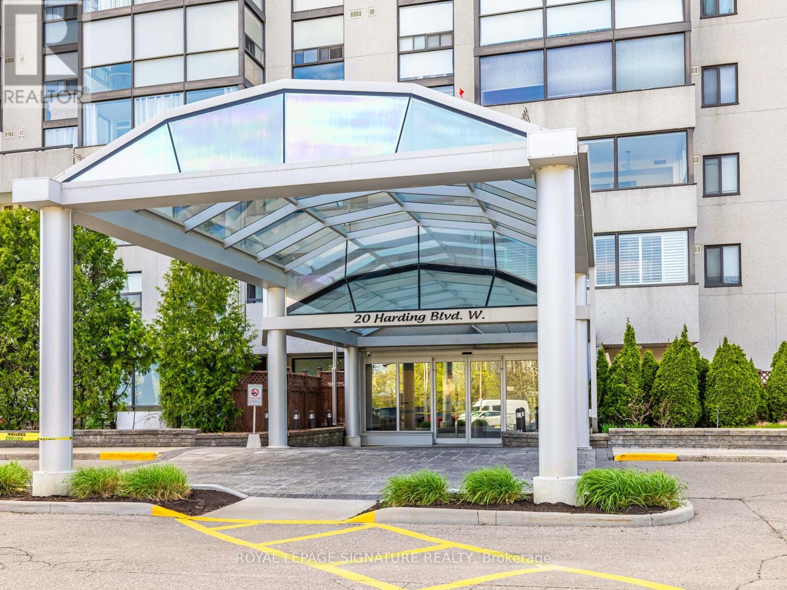 305 - 20 Harding Boulevard W, Richmond Hill, Ontario  L4C 9S4 - Photo 2 - N12155262
