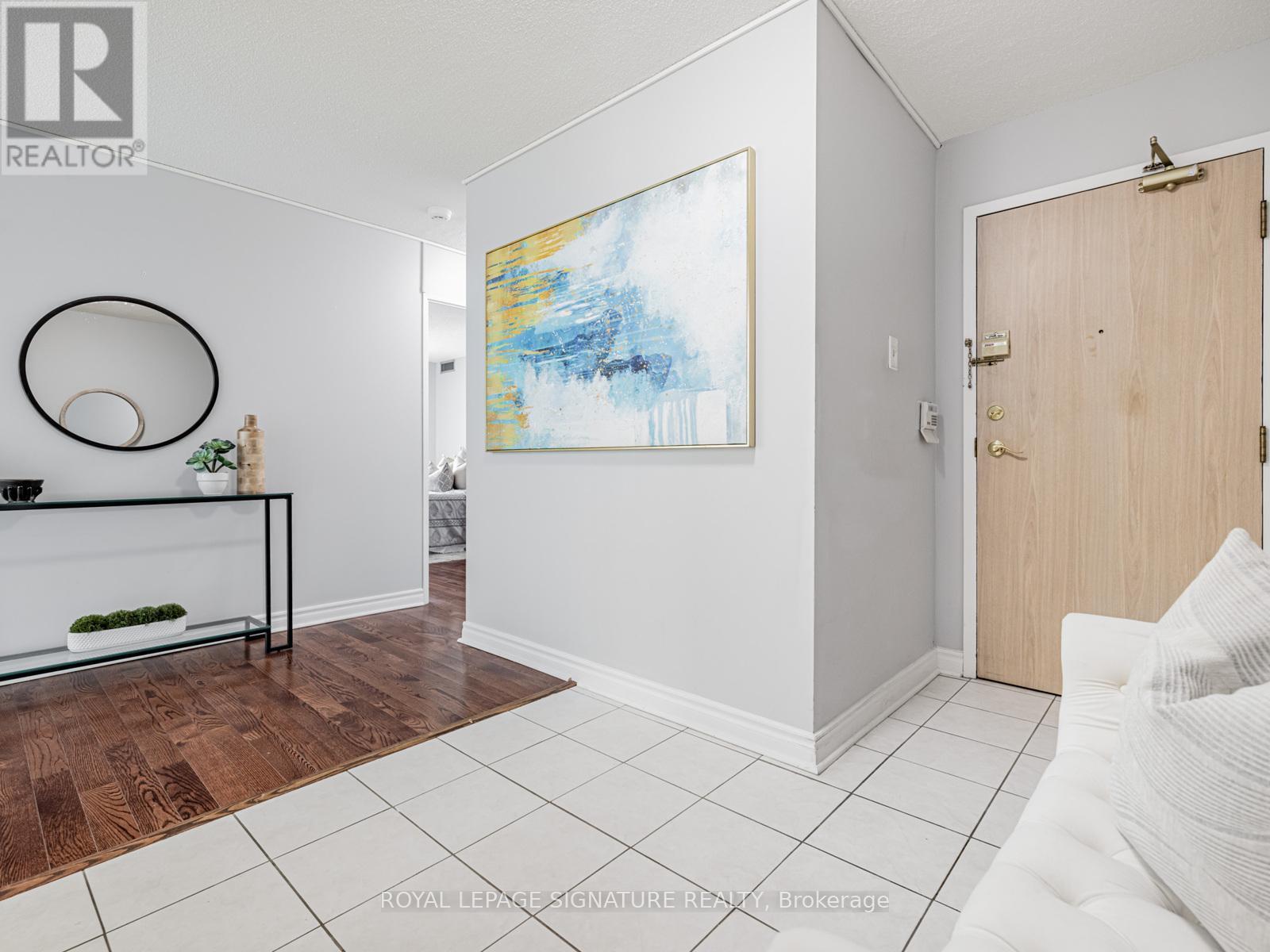 305 - 20 Harding Boulevard W, Richmond Hill, Ontario  L4C 9S4 - Photo 3 - N12155262