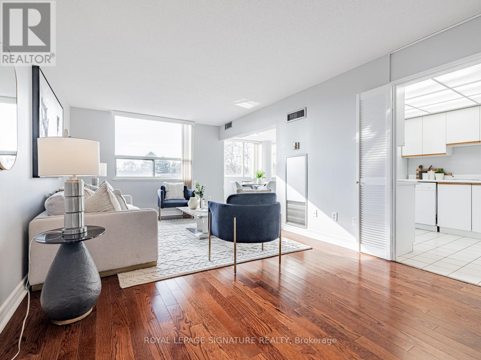 305 - 20 Harding Boulevard W, Richmond Hill, Ontario  L4C 9S4 - Photo 9 - N12155262