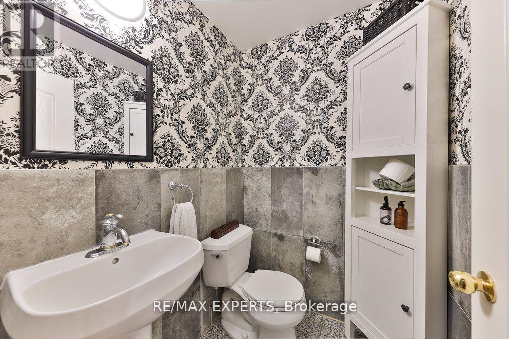 119 Westbury Court, Richmond Hill, Ontario  L4L 2S3 - Photo 18 - N12155309
