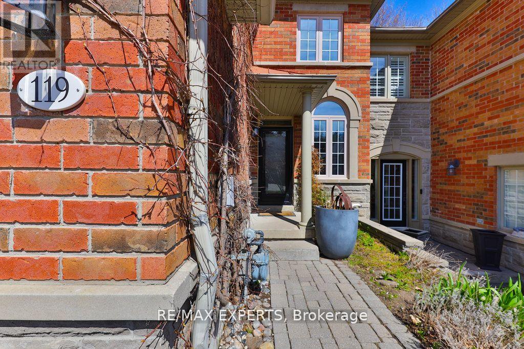 119 Westbury Court, Richmond Hill, Ontario  L4L 2S3 - Photo 2 - N12155309