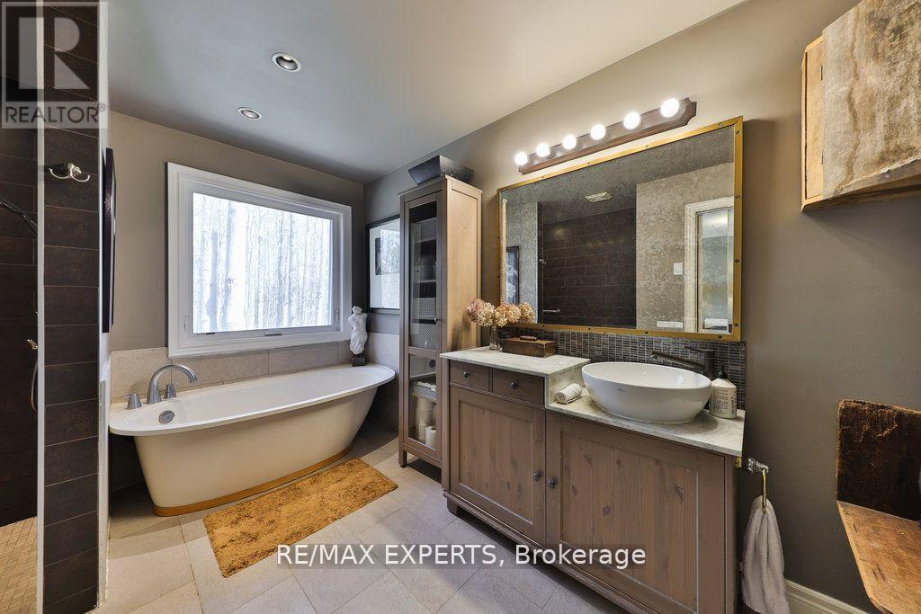 119 Westbury Court, Richmond Hill, Ontario  L4L 2S3 - Photo 24 - N12155309