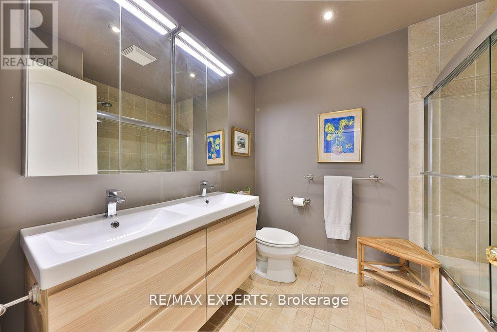119 Westbury Court, Richmond Hill, Ontario  L4L 2S3 - Photo 31 - N12155309