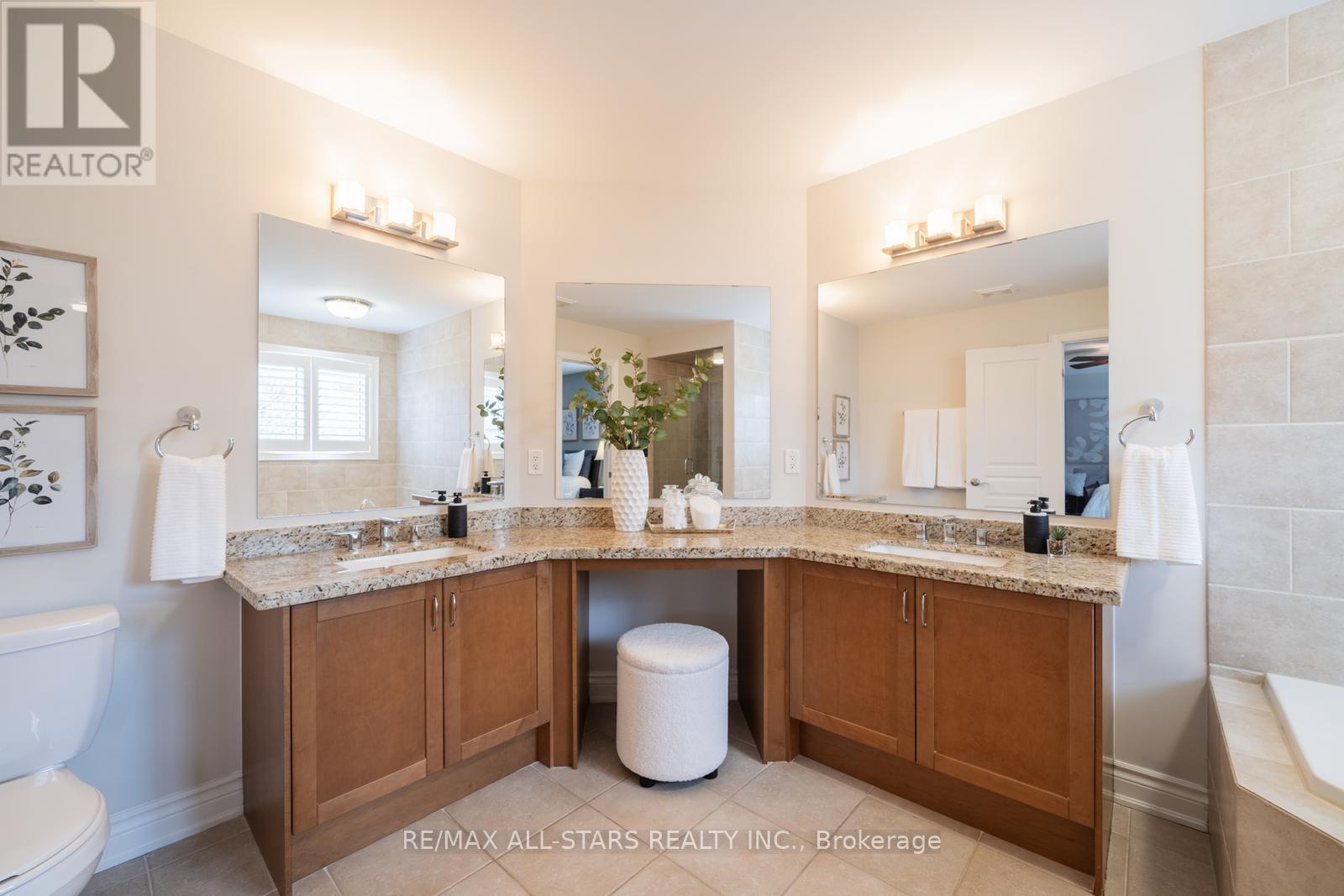 407 Hoover Park Drive, Whitchurch-Stouffville (Stouffville), Ontario  L4A 1P4 - Photo 24 - N12155316