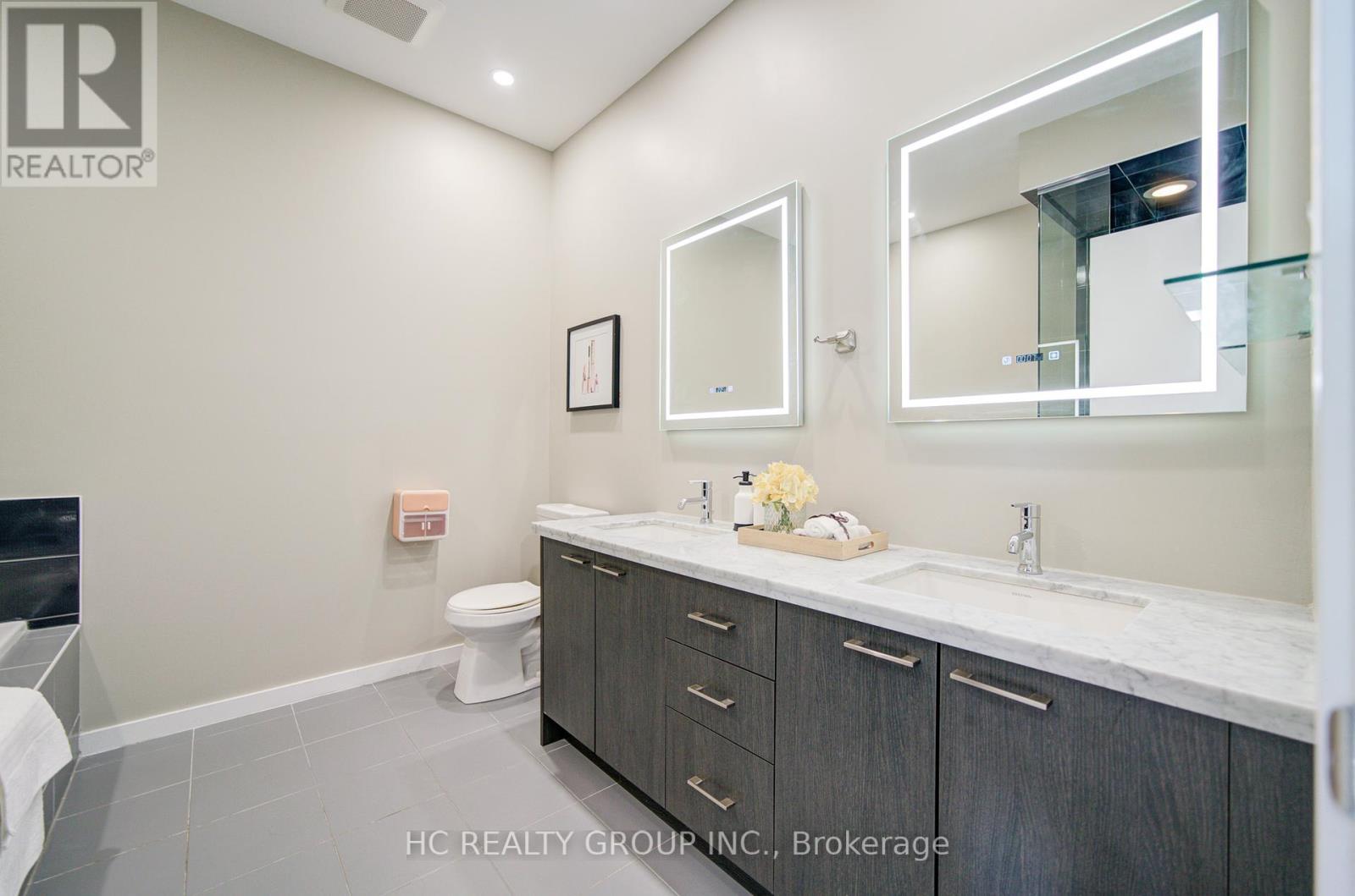 25 Lafferty Lane, Richmond Hill, Ontario  L4C 0Z8 - Photo 18 - N12155340