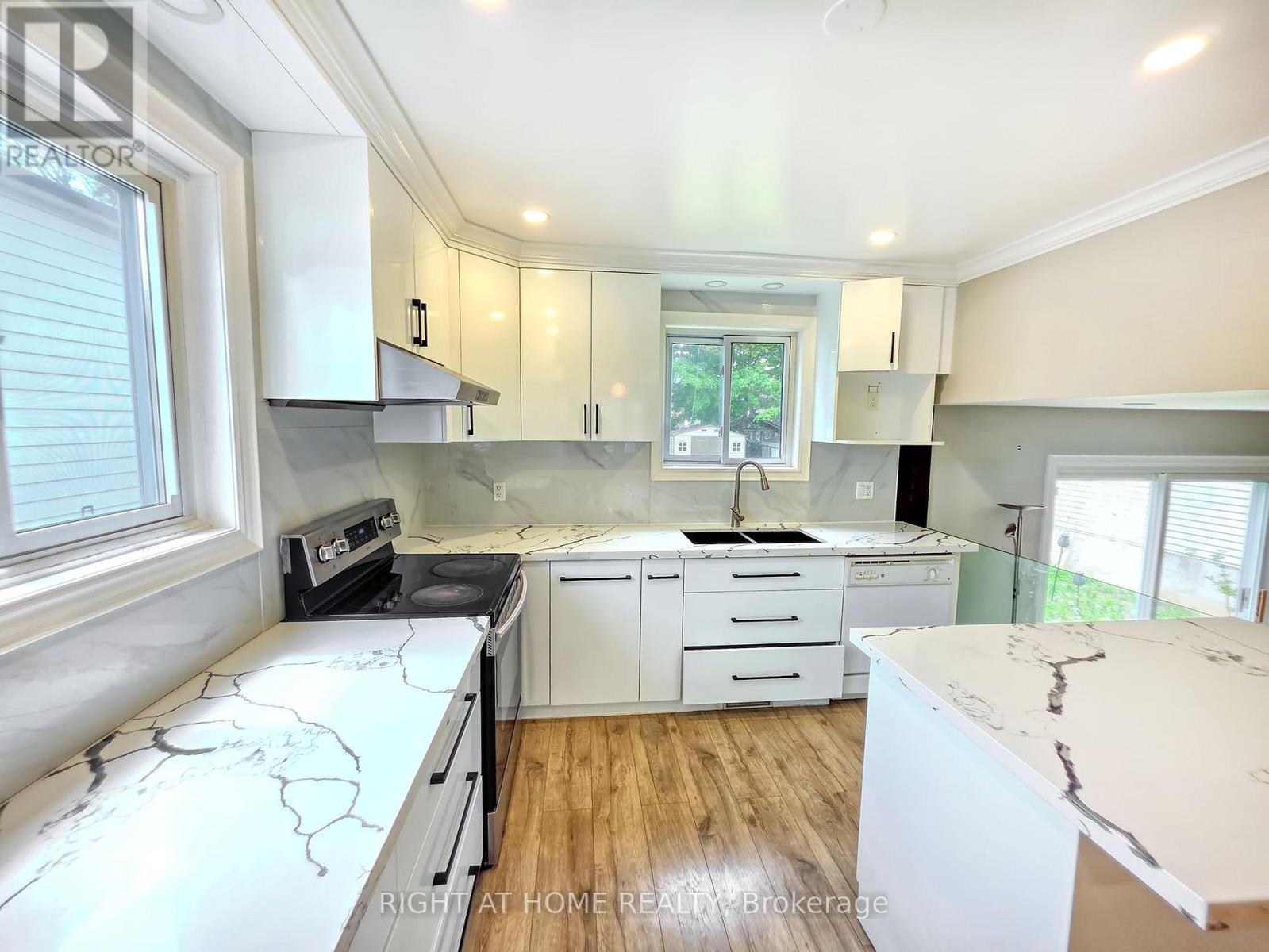 164 Springhead Gardens, Richmond Hill (North Richvale), Ontario  L4C 5C6 - Photo 4 - N12155377