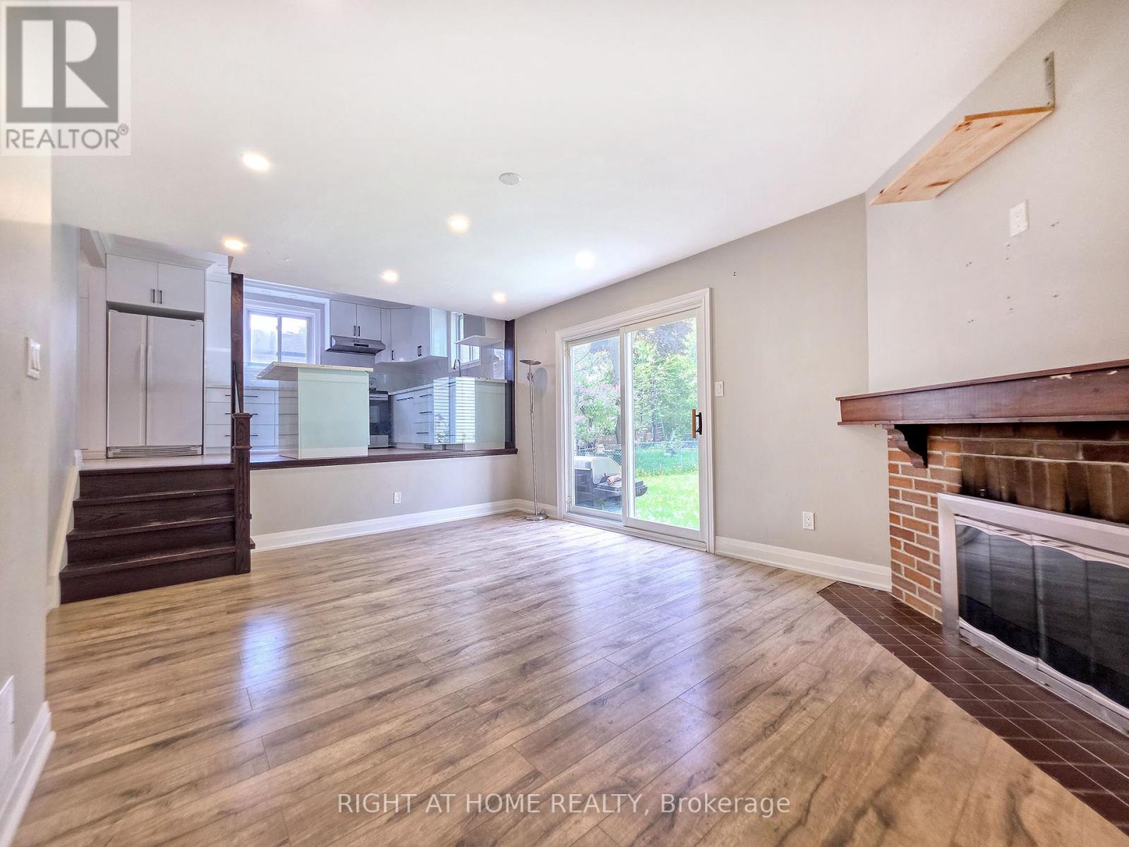 164 Springhead Gardens, Richmond Hill (North Richvale), Ontario  L4C 5C6 - Photo 8 - N12155377