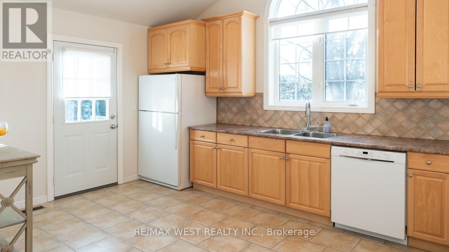 25 Norman Avenue, King, Ontario  L0G 1N0 - Photo 10 - N12063800